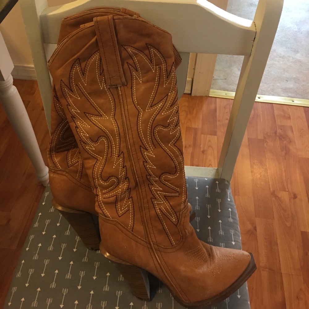 Size 7 1/2 Heeled Cowgirl Boots