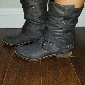 Axxess, grey flat boots, size 7