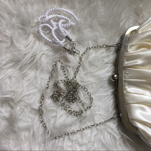 [SOLD] White Clutch - Picture 4 of 4