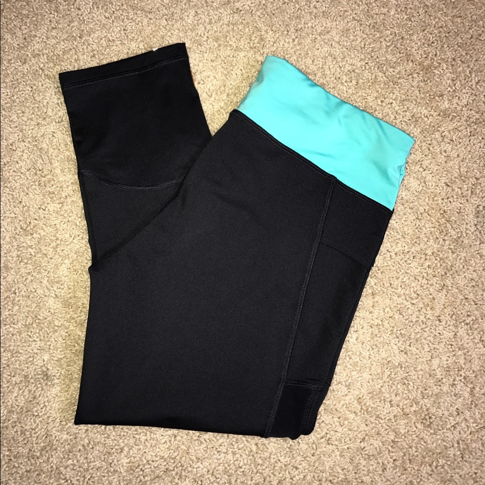 Lucy tech yoga crop pants, size medium