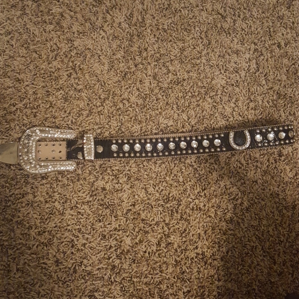 Black and silver horseshoe belt