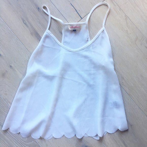 Scallop edge top. ✨ - Picture 6 of 6