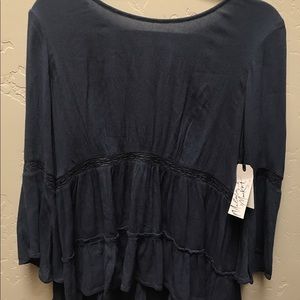 Melrose and Market navy blue flowy top