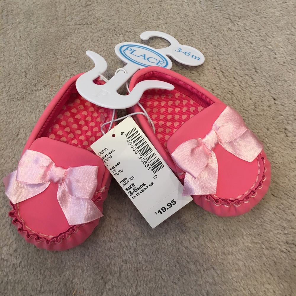 NWT The Children's place 3-6 month pink moccasins