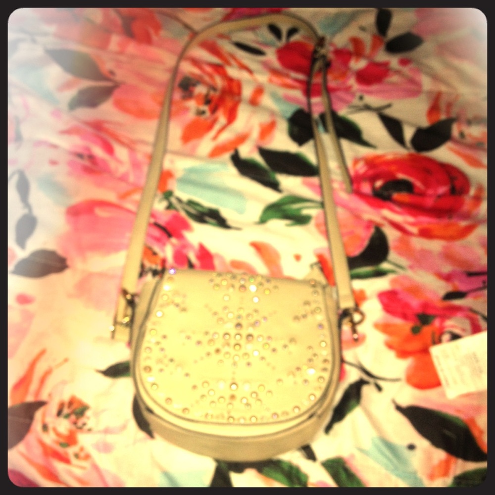 A beautiful hanging from the shoulder purse