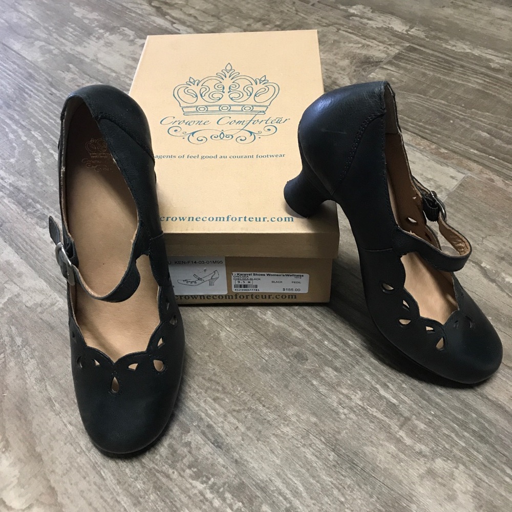 black Mary Jane leather heels sz9.5 EUC with box