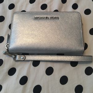 Michael kors wristlet