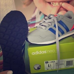 Kids Unisex Adidas NEO V jog shoes-NEW IN BOX!