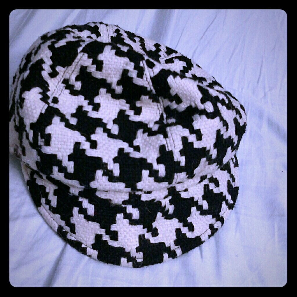 Houndstooth paperboy hat