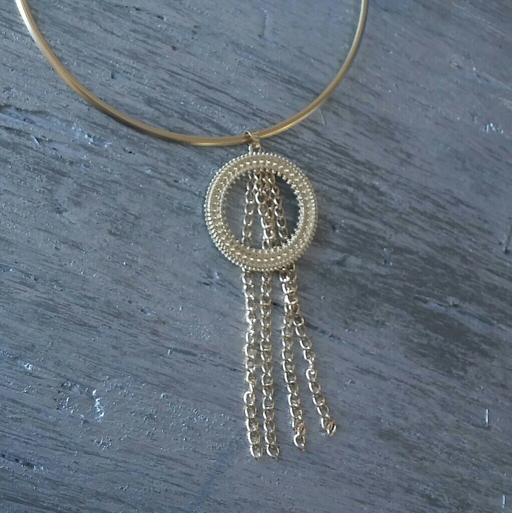 Gold toned choker with pendant - Picture 2 of 4