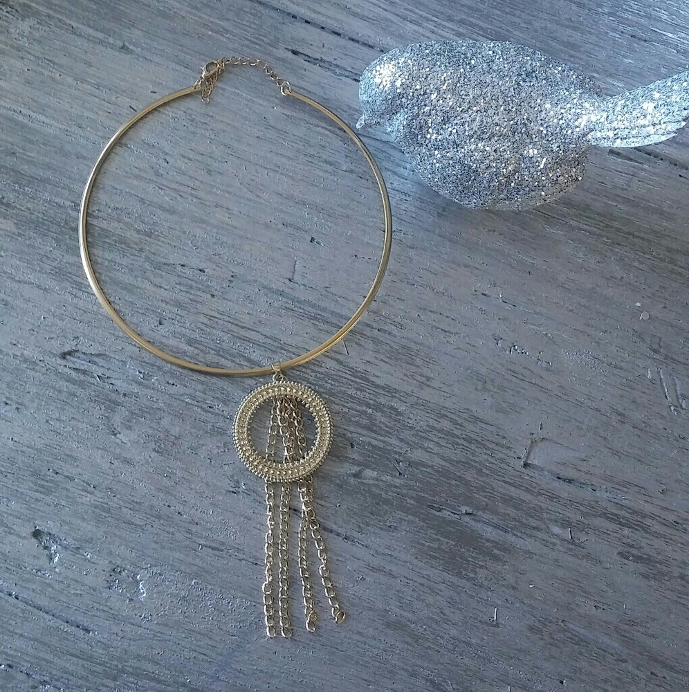 Gold toned choker with pendant - Picture 3 of 4