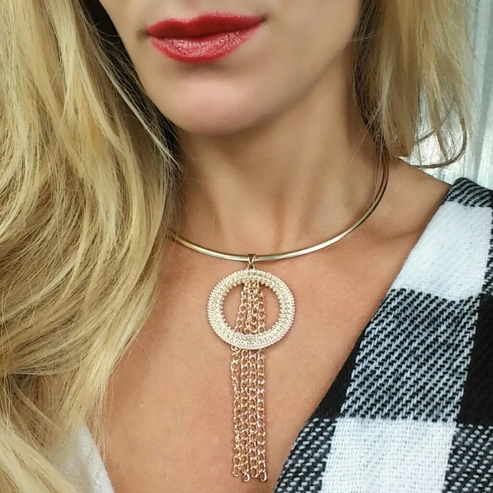 Gold toned choker with pendant - Picture 4 of 4