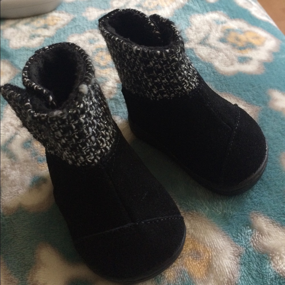TOMS baby boots US size 2