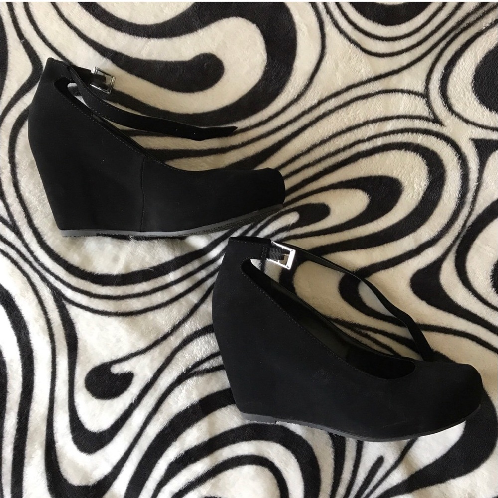 Black Mary Jane Wedges 🖤