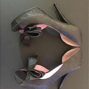 Black glitter heel shoes