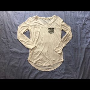 V-neck pocket T-Shirt