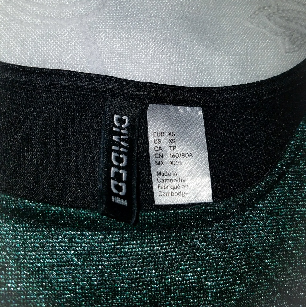 ♥H&M Crop Top♥ - Picture 3 of 4