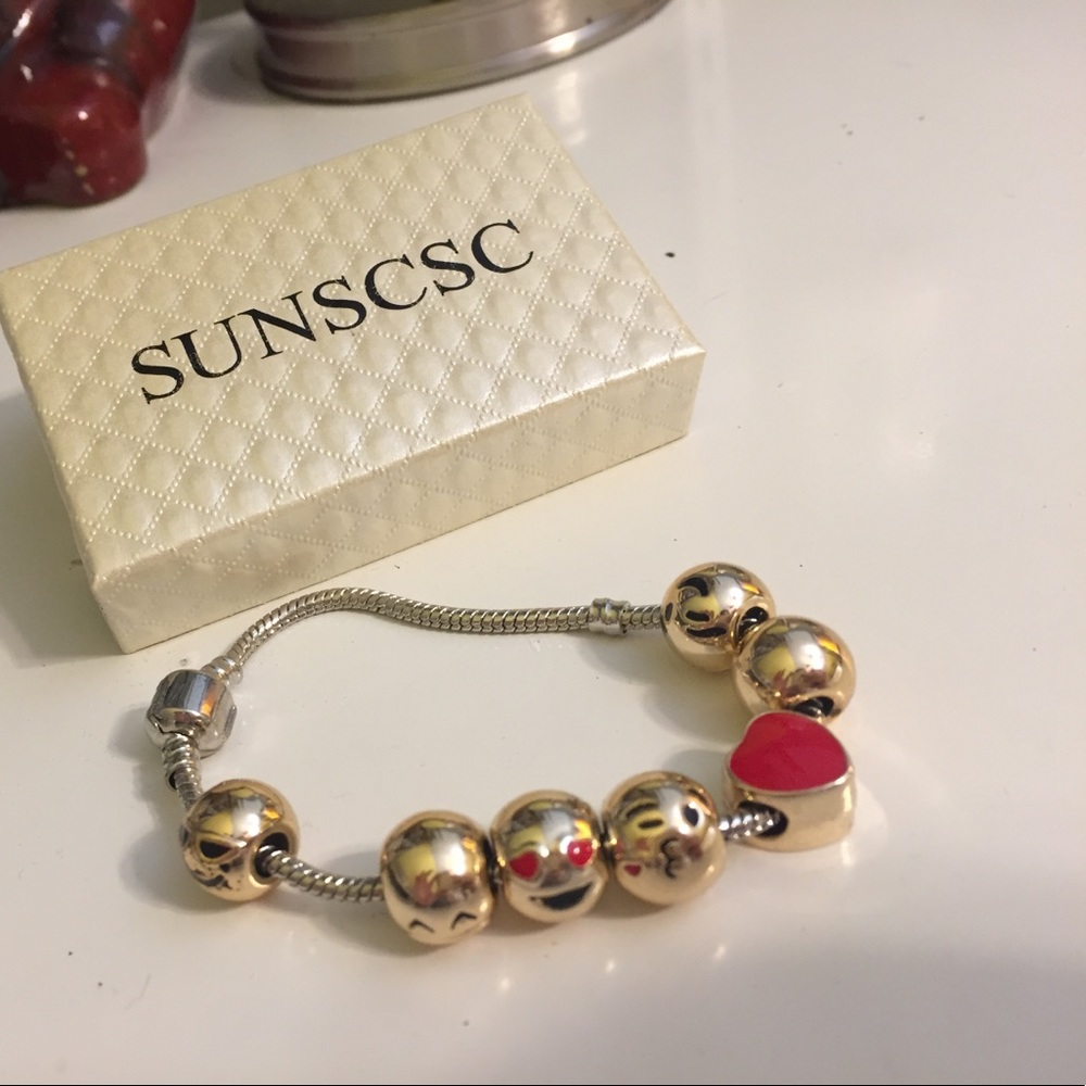 Charm bracelet