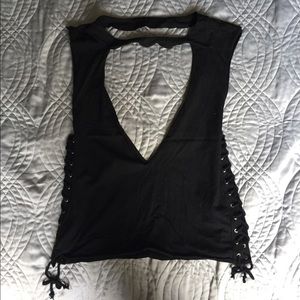 Emma and Sam cut out muscle tee