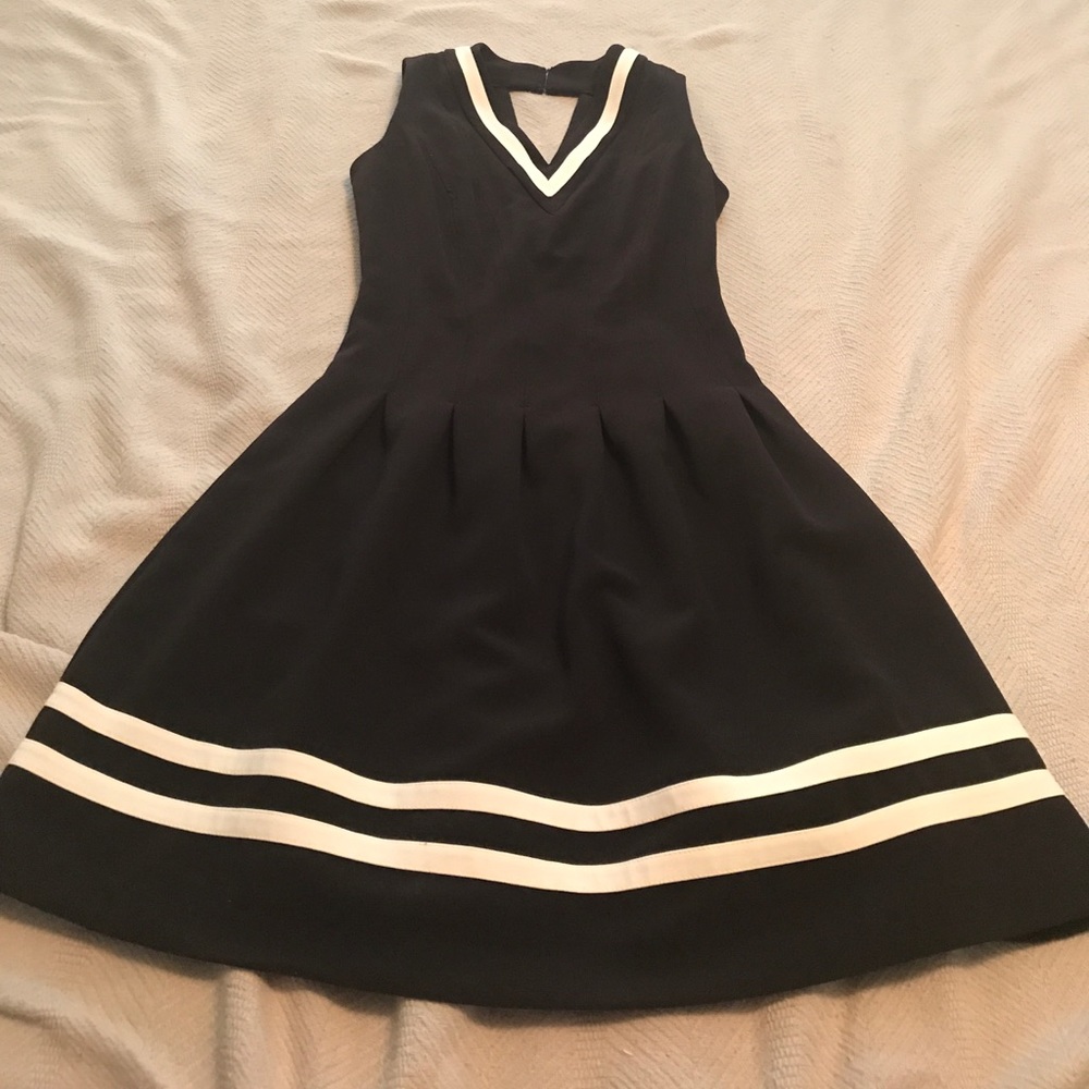EUC H&M Black and White Dress Size 4