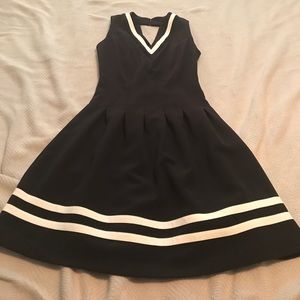 EUC H&M Black and White Dress Size 4