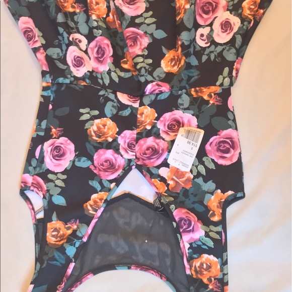 SOLD Floral peplum Top Forever 21 - Picture 4 of 4