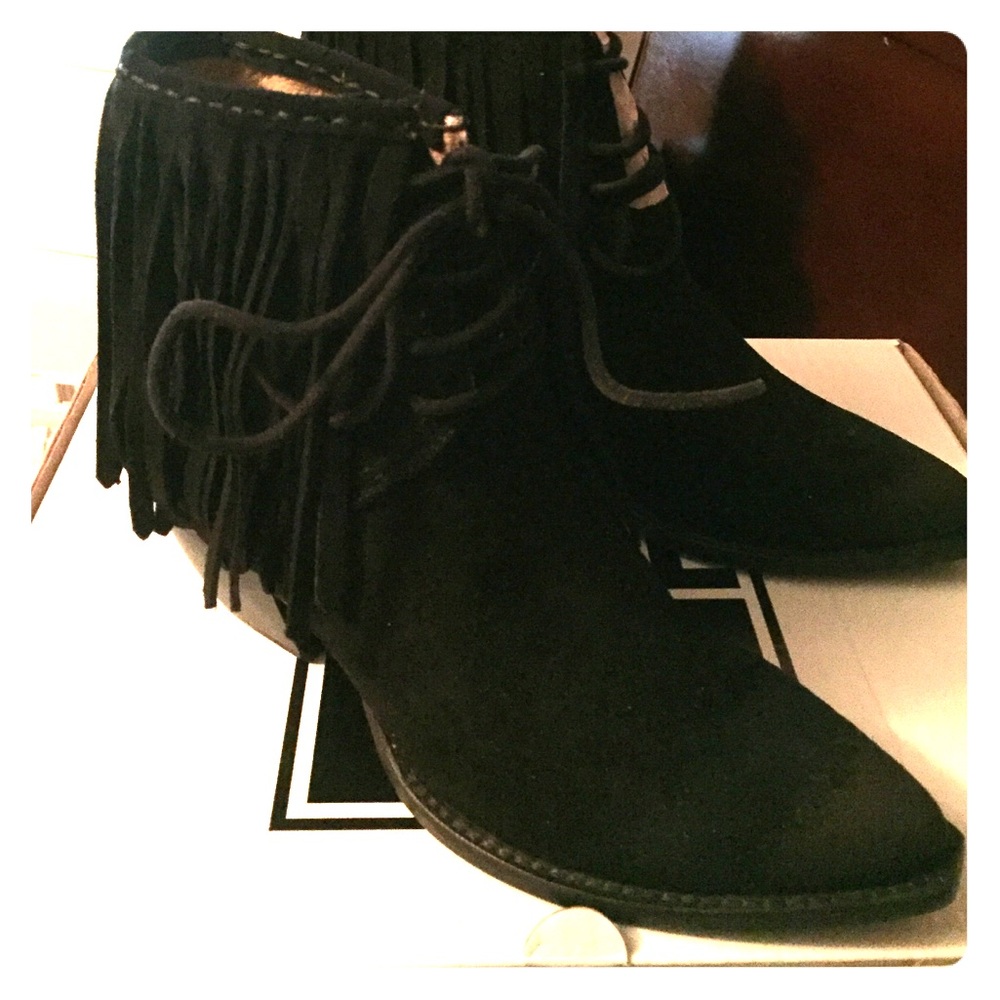FRYE Sacha Black Suede Fringed Lace Up Boots 7M