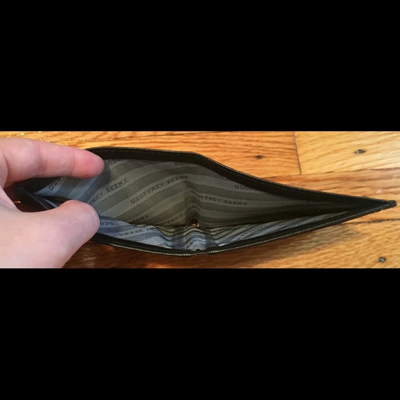 NWOT GEOFFREY BEENE BLK BLUE/WHT SLIM ID BILLFOLD - Picture 4 of 6