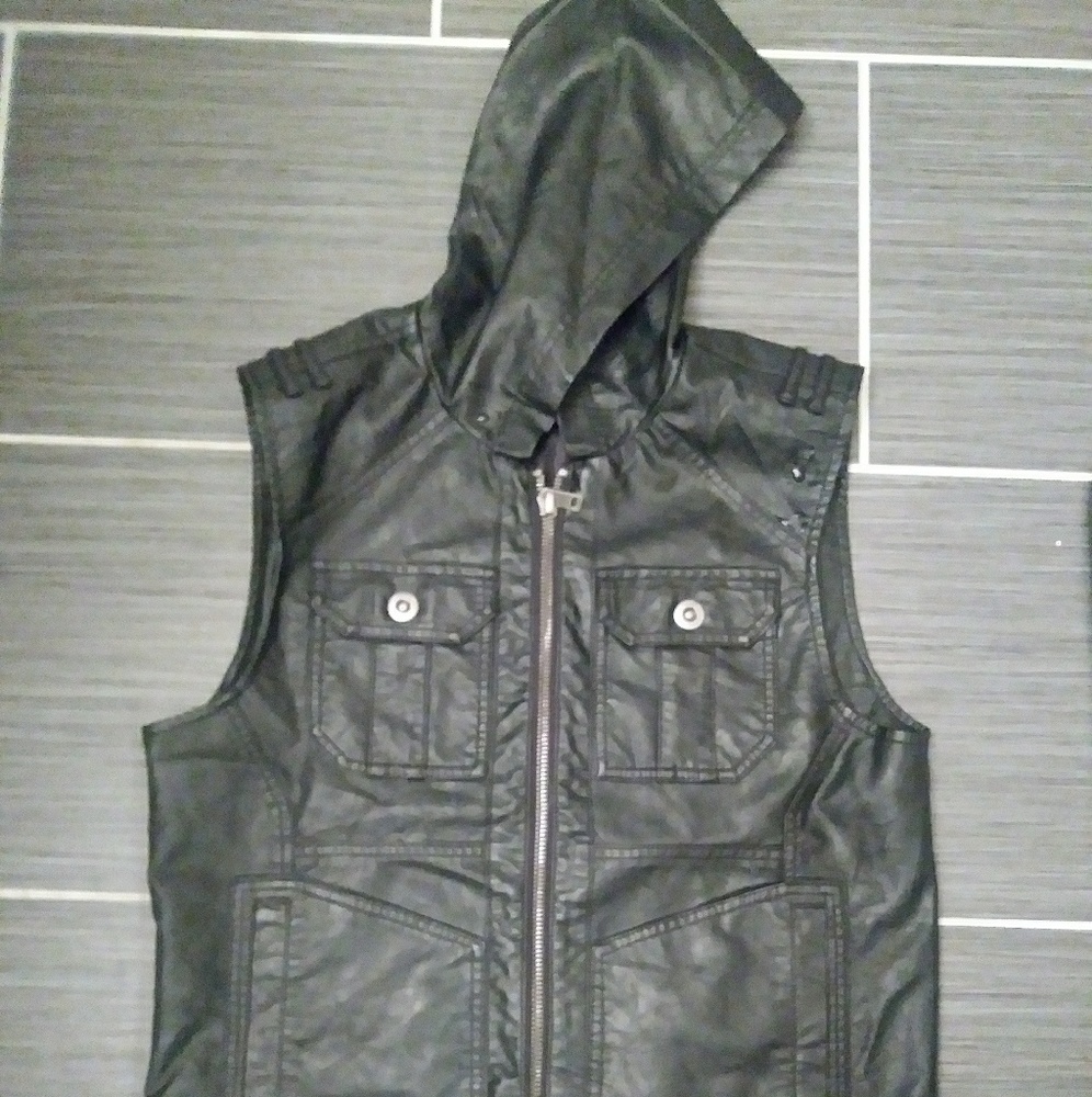 Leather sleaveless guess jacket