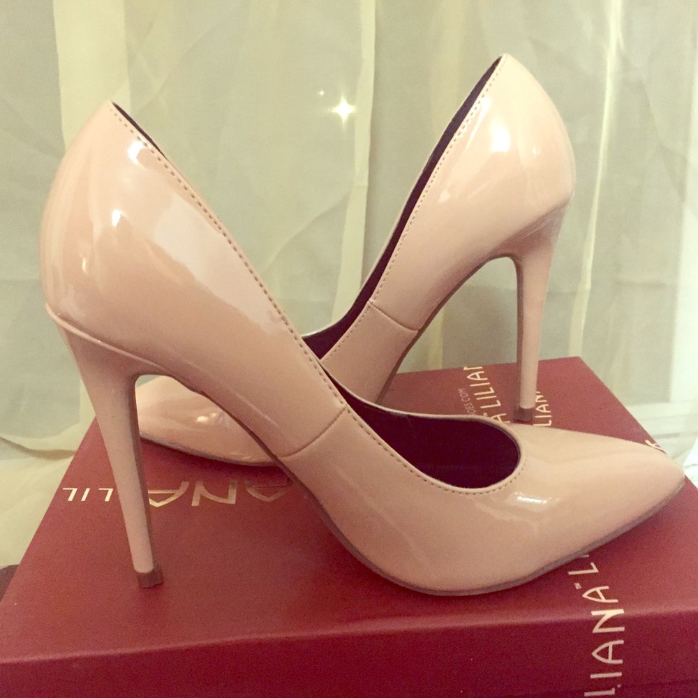 NEW IN BOX Liliana Nude Patent Pumps size 6.5-7