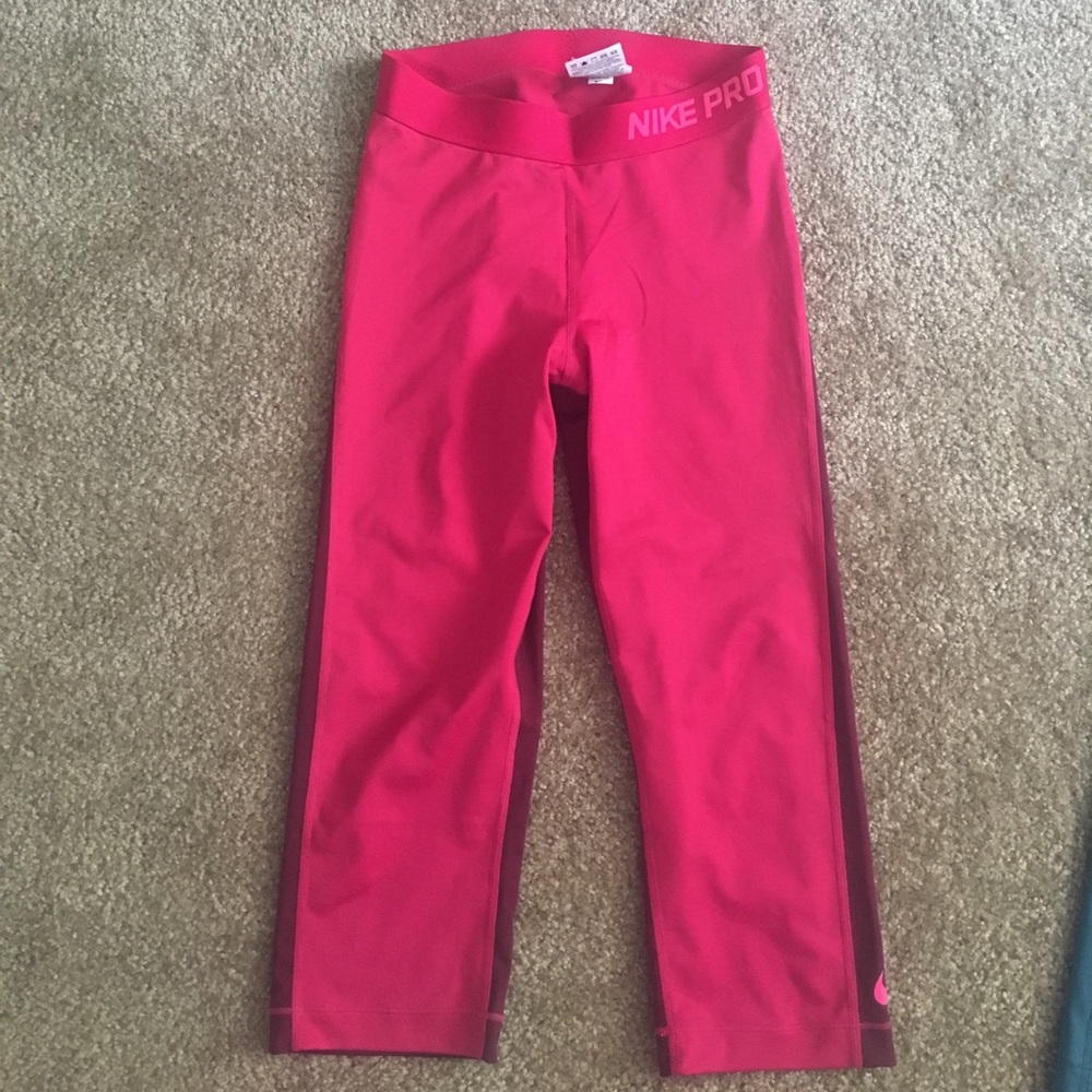 Nike Pro capris
