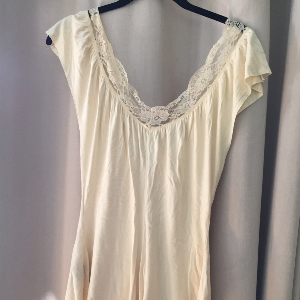 Cream Colored Lace Sleeveless Top