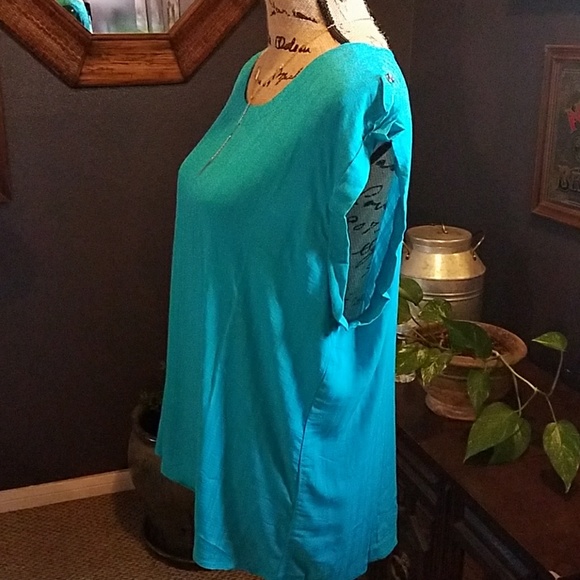 Turquoise Blue Shortsleeve Open Back Blouse - Picture 3 of 6