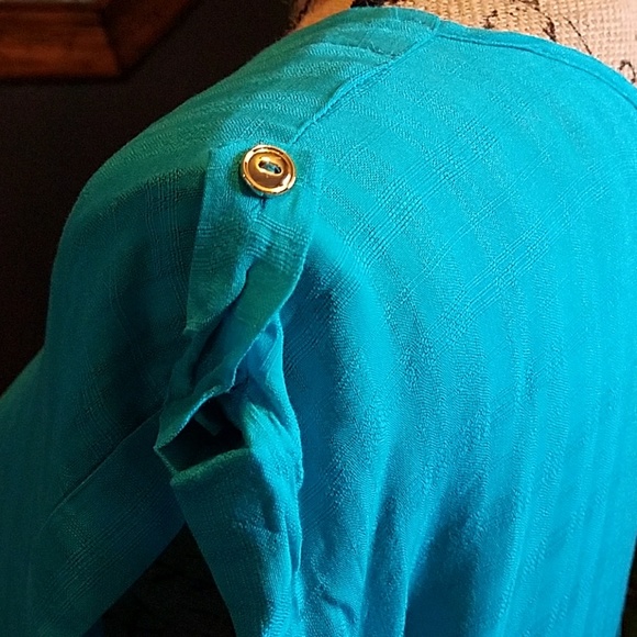 Turquoise Blue Shortsleeve Open Back Blouse - Picture 4 of 6