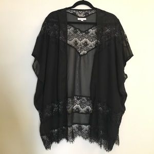 Short sleeve black kimono-style shawl with lace