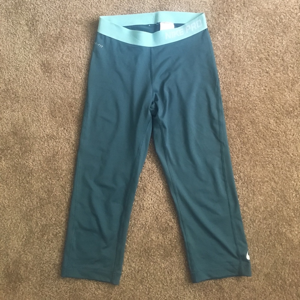 Nike Pro capris