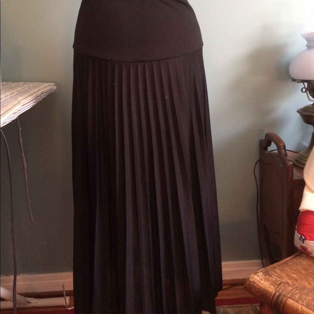 Long pleated skirt!