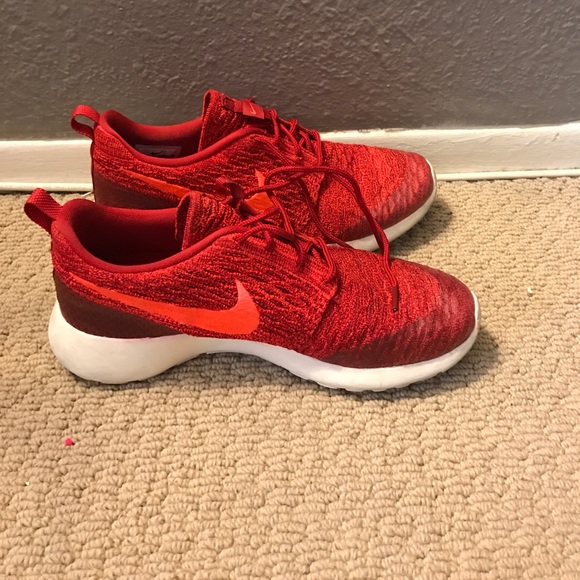 Red Nike Roshe - Picture 1 of 4
