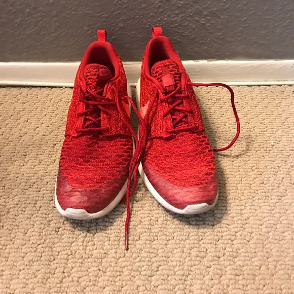 Red Nike Roshe - Picture 2 of 4