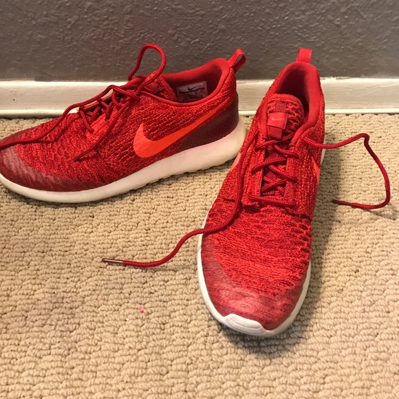 Red Nike Roshe - Picture 3 of 4