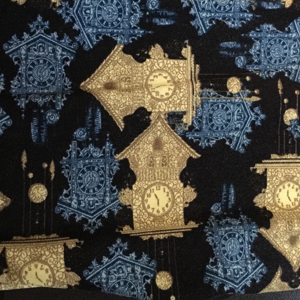 Lularoe os old time clocks.