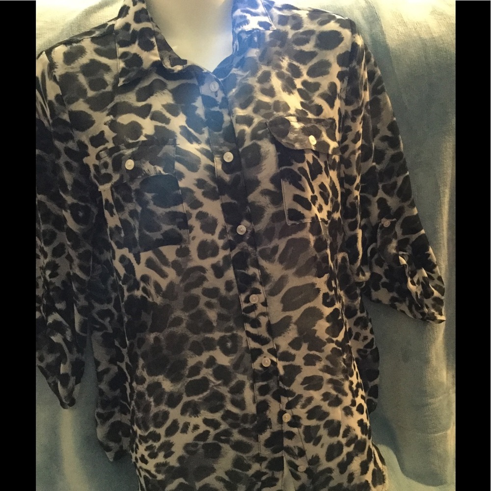 Black and Grey Leopard Print Blouse. SZ S