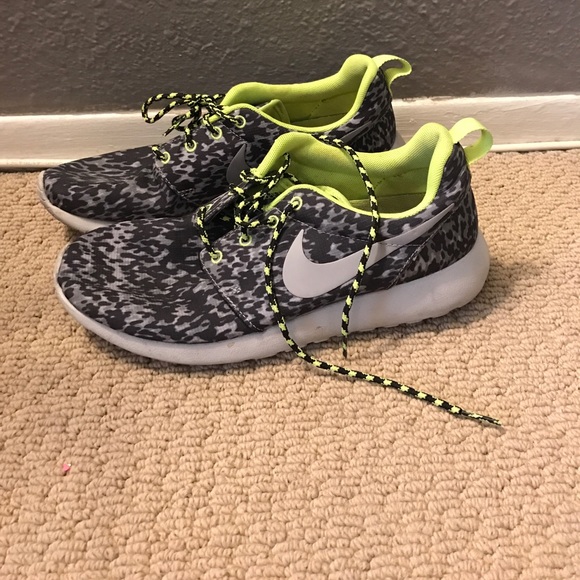 Leopard Nike Roshes - Picture 1 of 4