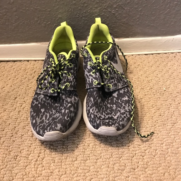 Leopard Nike Roshes - Picture 2 of 4