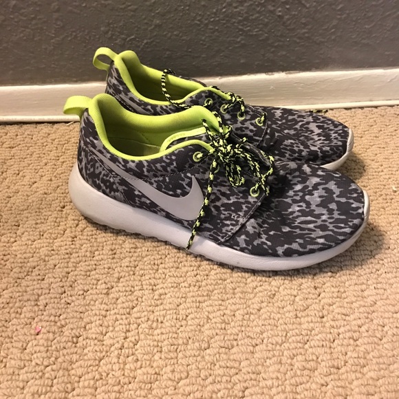 Leopard Nike Roshes - Picture 3 of 4