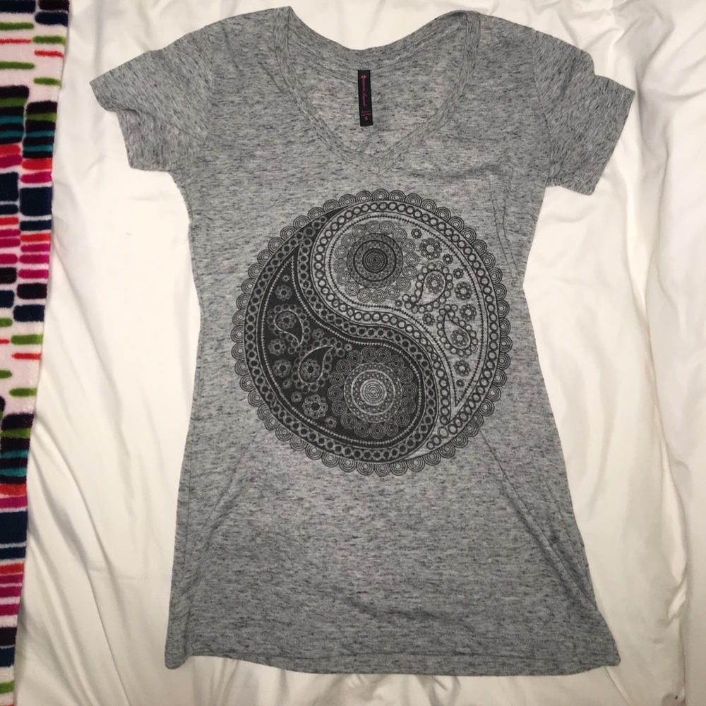V neck with patterned yin yang