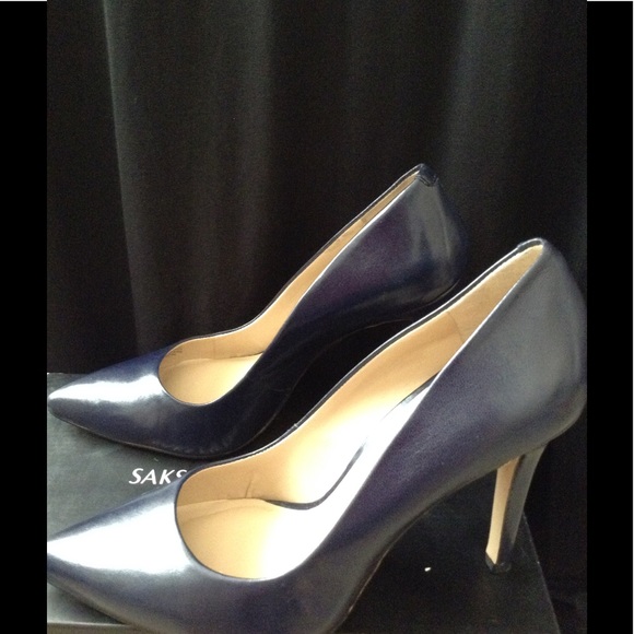 Saks Navy 7.5 Leather Pumps - Picture 1 of 4