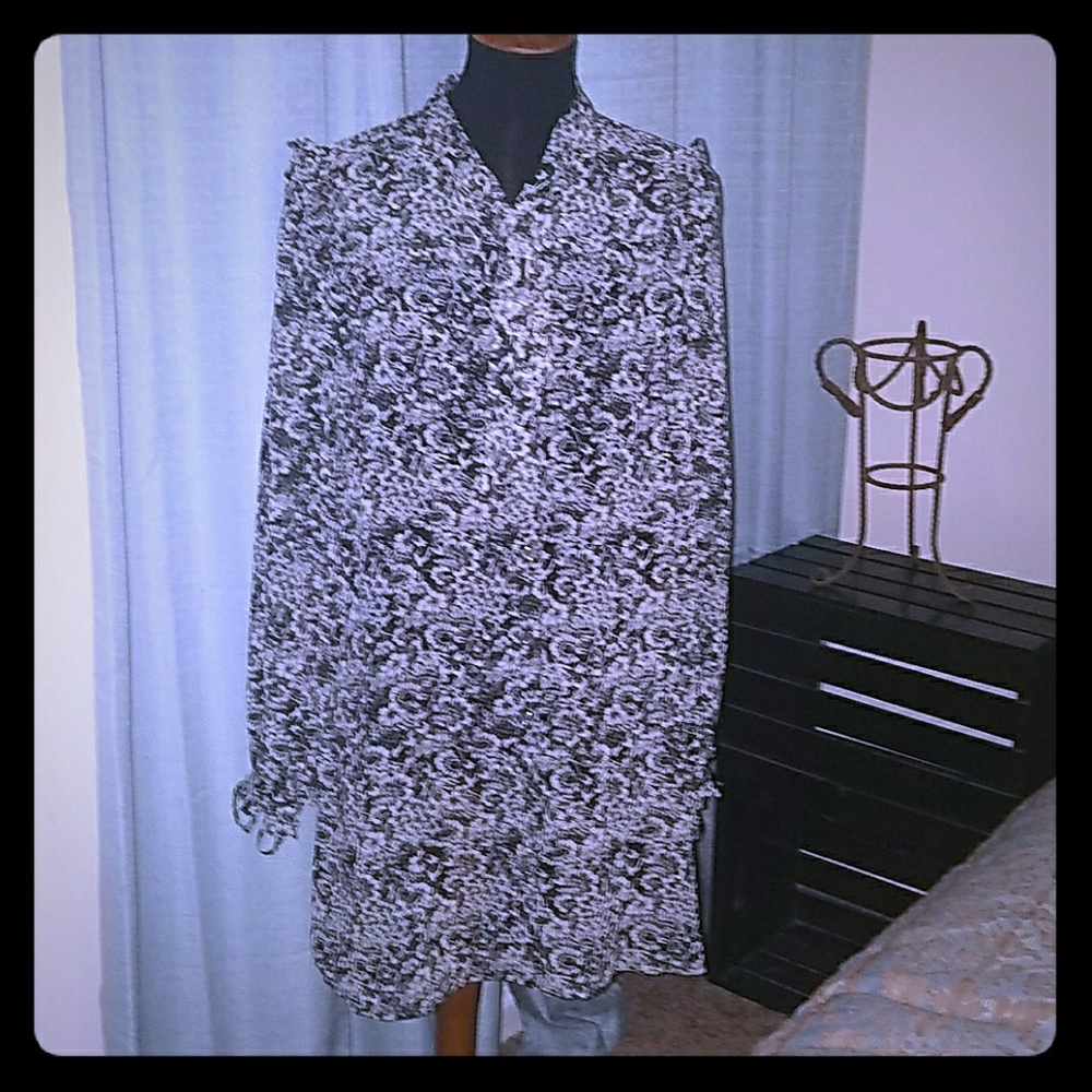 NWOT Black and white  floral print  tunic dress