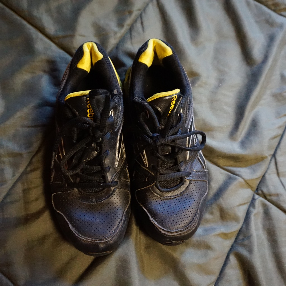 Running Sneakers - Picture 2 of 5