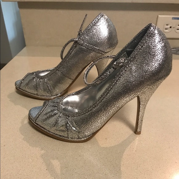 BRAND NEW Silver heels - Picture 1 of 3